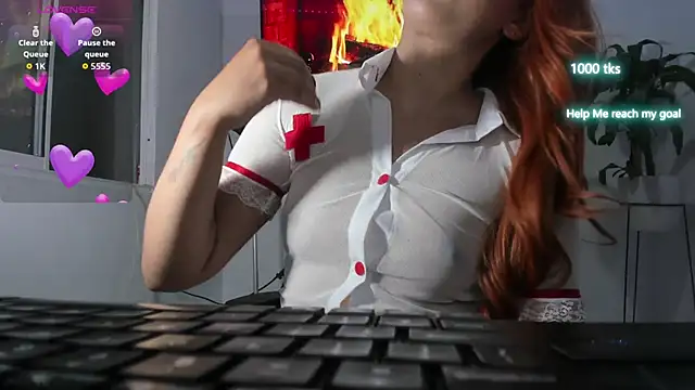 Snapshot of emily_palmeer chatting on 10/28/25, 09:57 emily palmeer online show from 10/28/25, 09:57