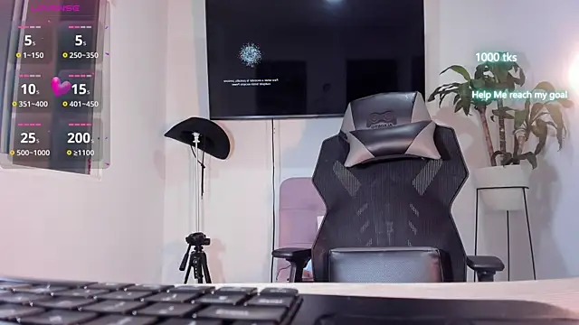 Snapshot of emily_palmeer chatting on 11/06/25, 09:10 emily palmeer online show from 11/06/25, 09:10