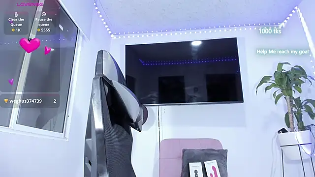 Snapshot of emily_palmeer chatting on 11/25/25, 10:26 emily palmeer online show from 11/25/25, 10:26