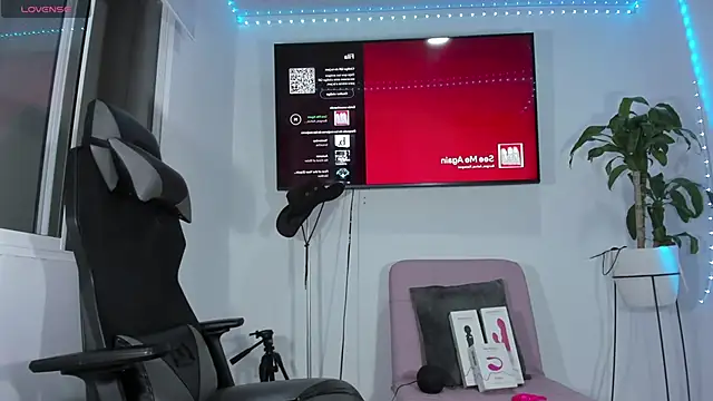 Snapshot of emily_palmeer chatting on 12/05/25, 10:46 emily palmeer online show from 12/05/25, 10:46