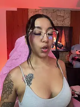 Snapshot of Tamara_Roberts1 chatting on 04/30/26, 01:56 Tamara Roberts1 online show from 04/30/26, 01:56