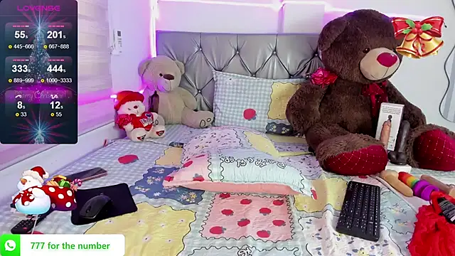 Snapshot of charlotteone chatting on 12/17/24, 03:28 charlotteone online show from 12/17/24, 03:28