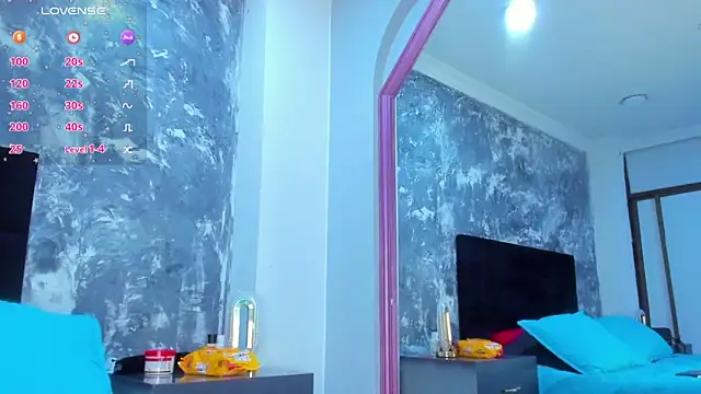 Snapshot of AuroraRojas chatting on 01/18/25, 12:13 AuroraRojas online show from 01/18/25, 12:13