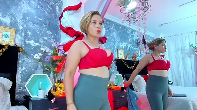 Snapshot of AuroraRojas chatting on 02/11/25, 10:07 AuroraRojas online show from 02/11/25, 10:07