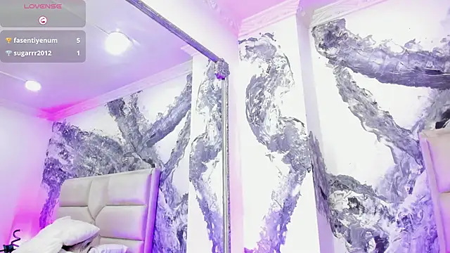 Snapshot of AuroraRojas chatting on 03/12/25, 01:47 AuroraRojas online show from 03/12/25, 01:47