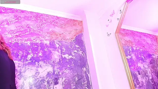 Snapshot of AuroraRojas chatting on 03/21/25, 02:28 AuroraRojas online show from 03/21/25, 02:28