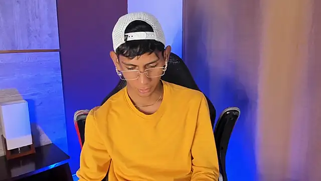 Snapshot of Nick_Collins18 chatting on 10/22/25, 09:25 Nick Collins18 online show from 10/22/25, 09:25