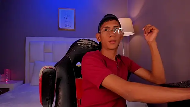 Nick Collins18 online show from 04/21/26, 09:50