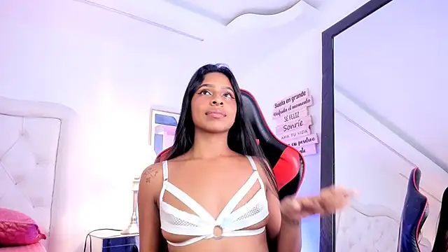 Snapshot of evelyn_evony chatting on 12/07/24, 06:54 evelyn evony online show from 12/07/24, 06:54