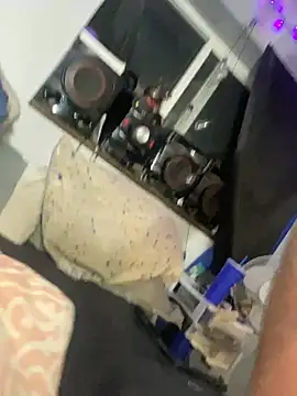 Cutebitchxh online show from 04/12/26, 05:23