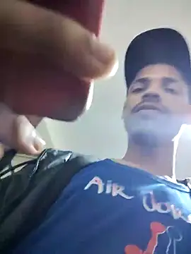 Snapshot of elmataculo123 chatting on 11/03/25, 11:48 elmataculo123 online show from 11/03/25, 11:48