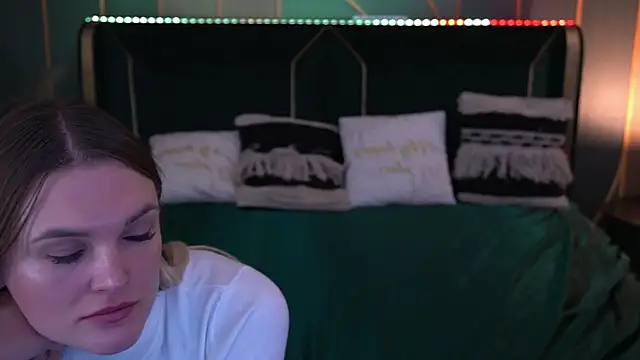 Snapshot of KateSly chatting on 11/05/25, 07:30 KateSly online show from 11/05/25, 07:30