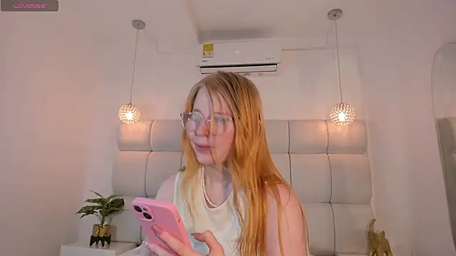 Snapshot of Alexa_Handler chatting on 10/19/25, 03:51 Alexa Handler online show from 10/19/25, 03:51