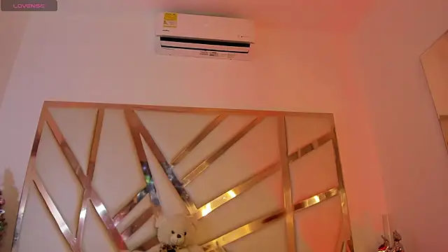 Snapshot of Alexa_Handler chatting on 12/23/25, 03:04 Alexa Handler online show from 12/23/25, 03:04