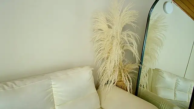 Snapshot of Rebeca_Williams_ chatting on 02/21/25, 04:40 Rebeca Williams online show from 02/21/25, 04:40