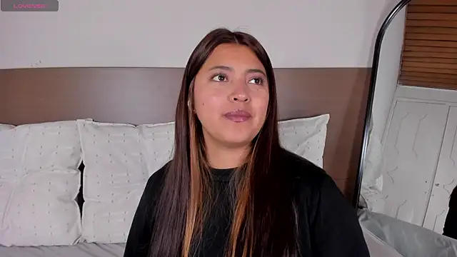 Snapshot of Rebeca_Williams_ chatting on 06/05/26, 10:54 Rebeca Williams online show from 06/05/26, 10:54