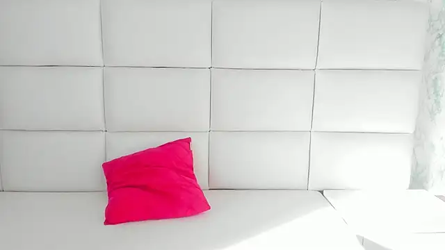 MIA  SAENZ online show from 01/05/25, 12:31