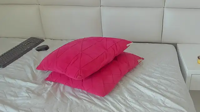 MIA  SAENZ online show from 02/22/25, 09:37