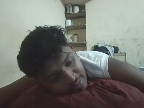 Snapshot of heartless__95 chatting on 06/17/26, 08:39 heartless 95 online show from 06/17/26, 08:39