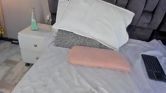 Snapshot of estefania__gomez chatting on 02/13/25, 12:02 estefania gomez online show from 02/13/25, 12:02