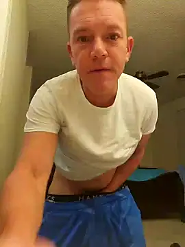 Snapshot of Bigtater1999 chatting on 10/08/25, 11:24 Bigtater1999 online show from 10/08/25, 11:24