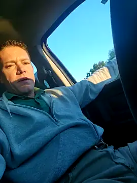 Snapshot of Bigtater1999 chatting on 10/22/25, 11:43 Bigtater1999 online show from 10/22/25, 11:43