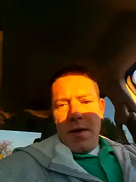 Snapshot of Bigtater1999 chatting on 10/23/25, 11:42 Bigtater1999 online show from 10/23/25, 11:42