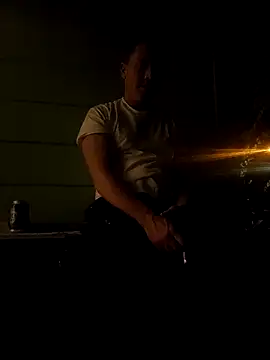 Snapshot of Bigtater1999 chatting on 11/10/25, 02:21 Bigtater1999 online show from 11/10/25, 02:21