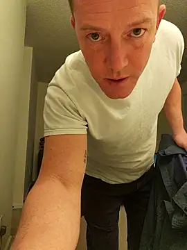 Snapshot of Bigtater1999 chatting on 11/12/25, 12:11 Bigtater1999 online show from 11/12/25, 12:11