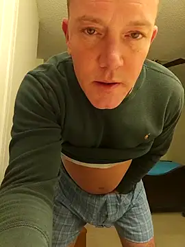 Snapshot of Bigtater1999 chatting on 12/15/25, 11:53 Bigtater1999 online show from 12/15/25, 11:53