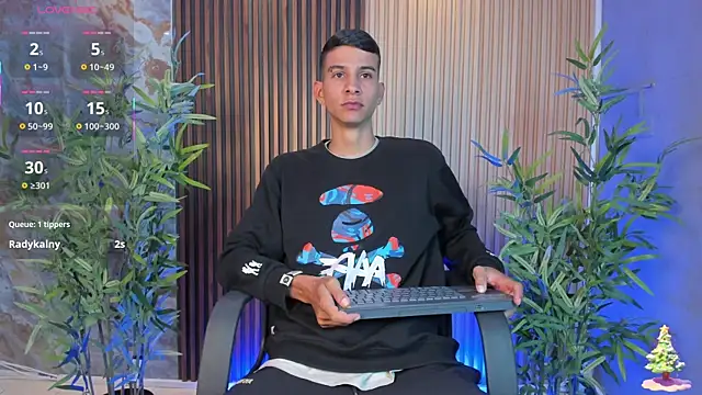 Snapshot of Aaron_Scoot chatting on 12/18/25, 12:44 Aaron Scoot online show from 12/18/25, 12:44