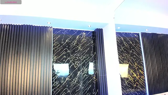 Snapshot of Aaron_Scoot chatting on 12/20/25, 02:46 Aaron Scoot online show from 12/20/25, 02:46