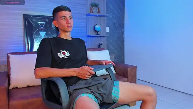 Snapshot of Aaron_Scoot chatting on 01/06/26, 08:01 Aaron Scoot online show from 01/06/26, 08:01