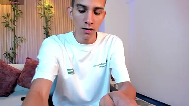 Snapshot of Aaron_Scoot chatting on 01/12/26, 12:43 Aaron Scoot online show from 01/12/26, 12:43