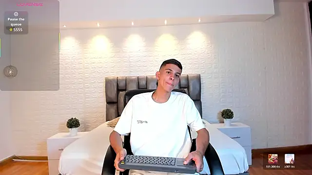 Aaron Scoot online show from 03/20/26, 08:03