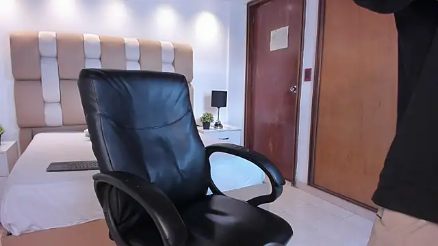 Aaron Scoot online show from 04/11/26, 08:02