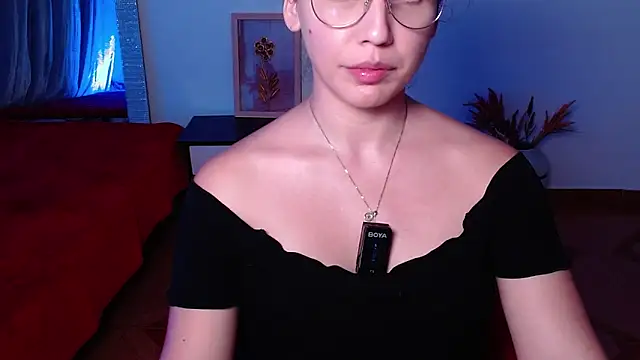 Snapshot of Sigrid- chatting on 03/10/25, 03:45 Sigrid- online show from 03/10/25, 03:45