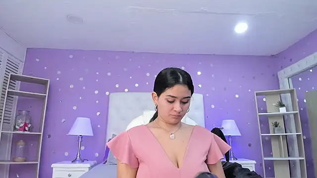 Snapshot of scarlette_15_ chatting on 11/11/25, 03:06 scarlette 15 online show from 11/11/25, 03:06