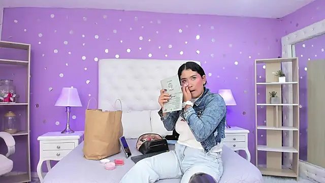 Snapshot of scarlette_15_ chatting on 11/20/25, 03:07 scarlette 15 online show from 11/20/25, 03:07