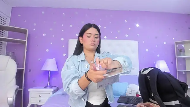 Snapshot of scarlette_15_ chatting on 12/04/25, 03:16 scarlette 15 online show from 12/04/25, 03:16