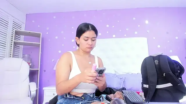 Snapshot of scarlette_15_ chatting on 12/05/25, 03:37 scarlette 15 online show from 12/05/25, 03:37