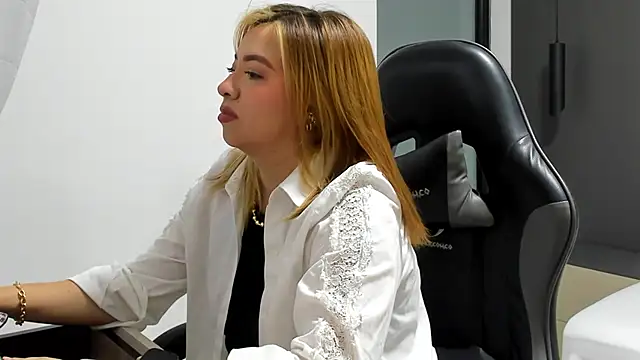 alma fenix online show from 02/20/26, 04:29