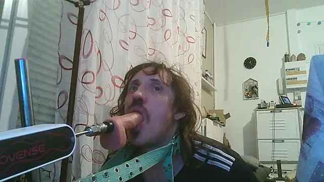 Snapshot of cyril020202 chatting on 11/19/25, 08:25 cyril020202 online show from 11/19/25, 08:25