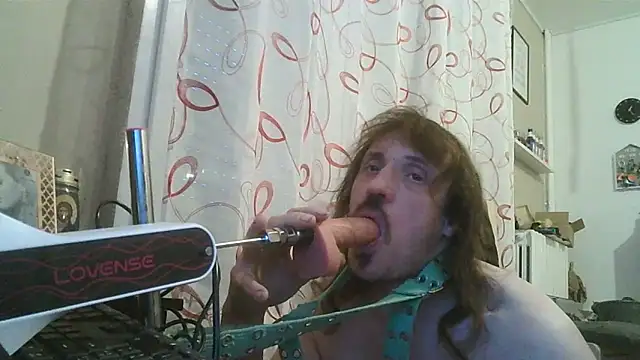 Snapshot of cyril020202 chatting on 11/24/25, 07:19 cyril020202 online show from 11/24/25, 07:19