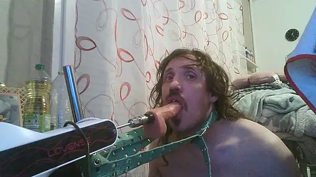 Snapshot of cyril020202 chatting on 12/14/25, 01:22 cyril020202 online show from 12/14/25, 01:22