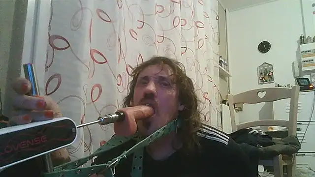 Snapshot of cyril020202 chatting on 12/15/25, 11:31 cyril020202 online show from 12/15/25, 11:31