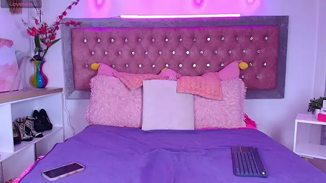 EmmaWilder online show from 09/14/25, 09:03