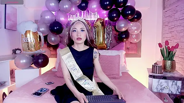 EmmaWilder online show from 11/03/25, 07:15