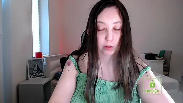 Snapshot of cute_and_hot chatting on 05/01/26, 05:06 cute and hot online show from 05/01/26, 05:06
