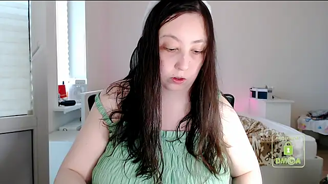 Snapshot of cute_and_hot chatting on 07/11/26, 02:42 cute and hot online show from 07/11/26, 02:42